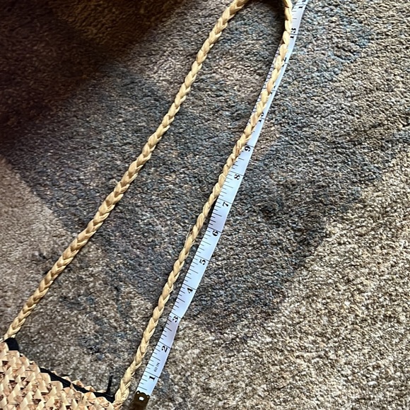 Small straw lined purse. - Picture 10 of 12